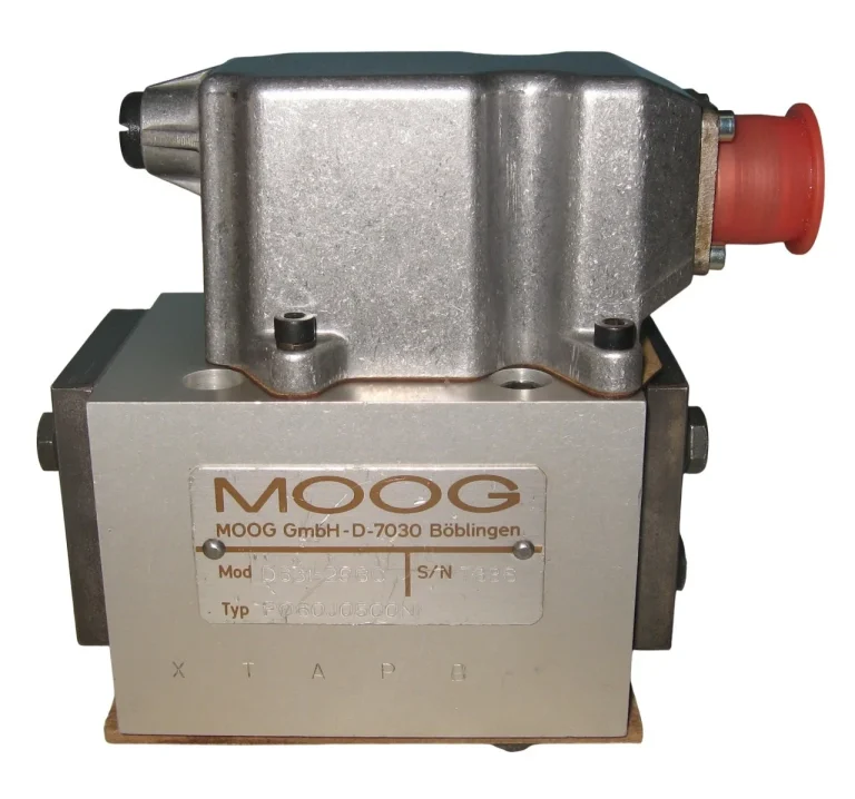 MOOG D631 296C
