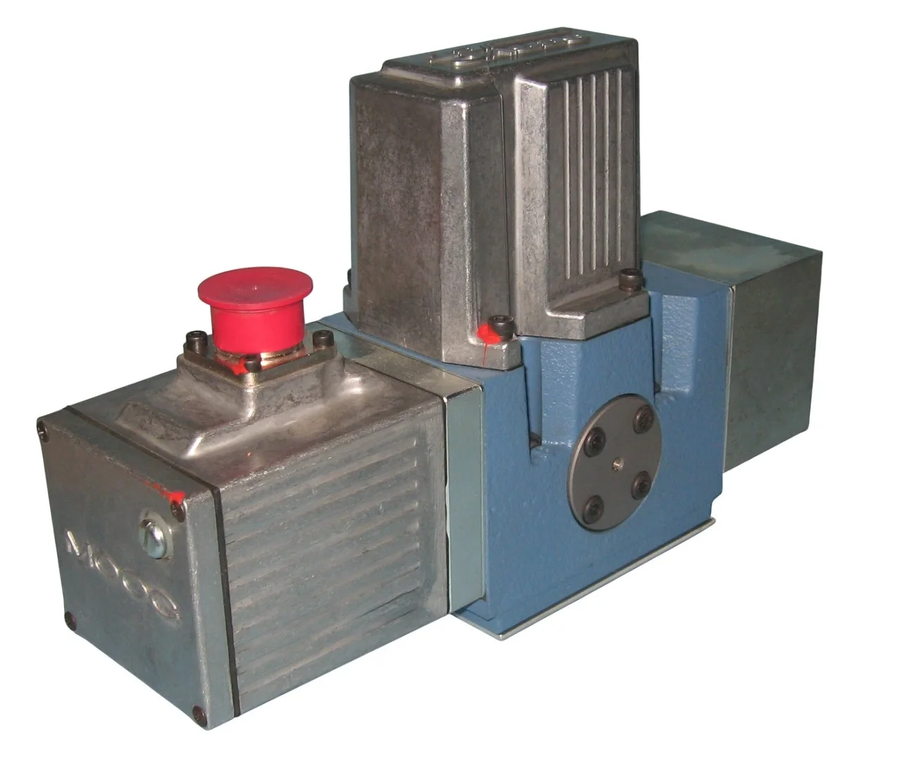 Moog D661 servo valve used in Cincinnati Milacron injection molding machines